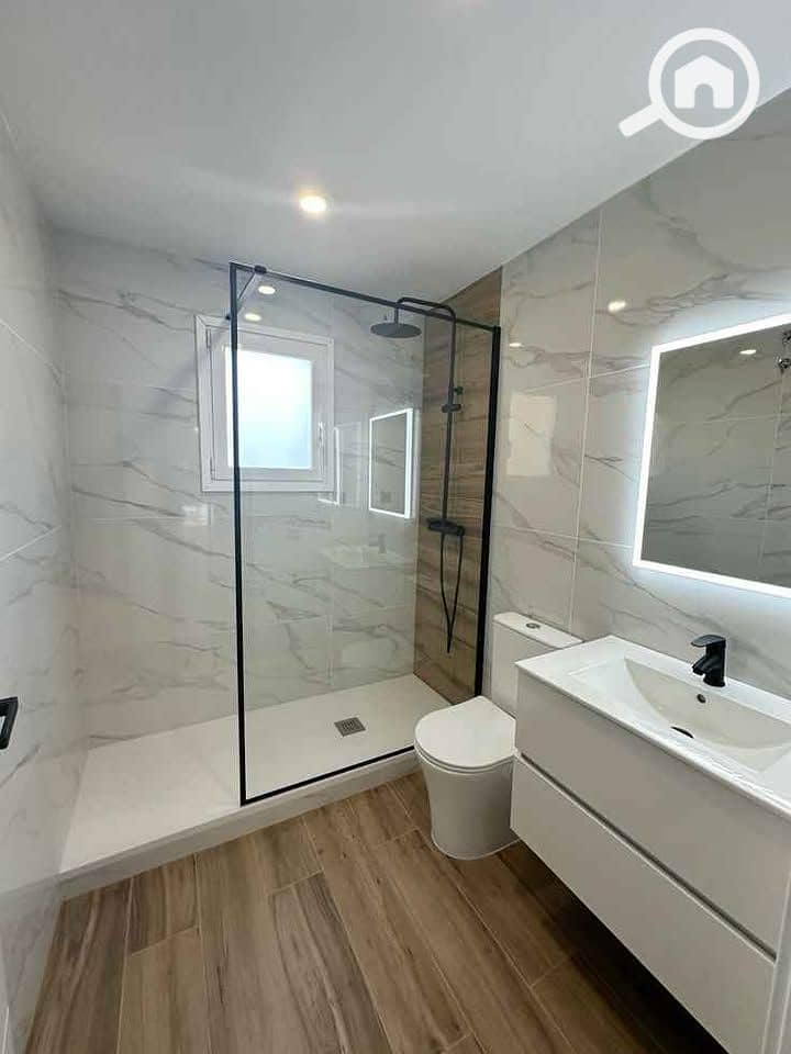 12 501102453_606469799128893_1984802646113988566_n. jpg