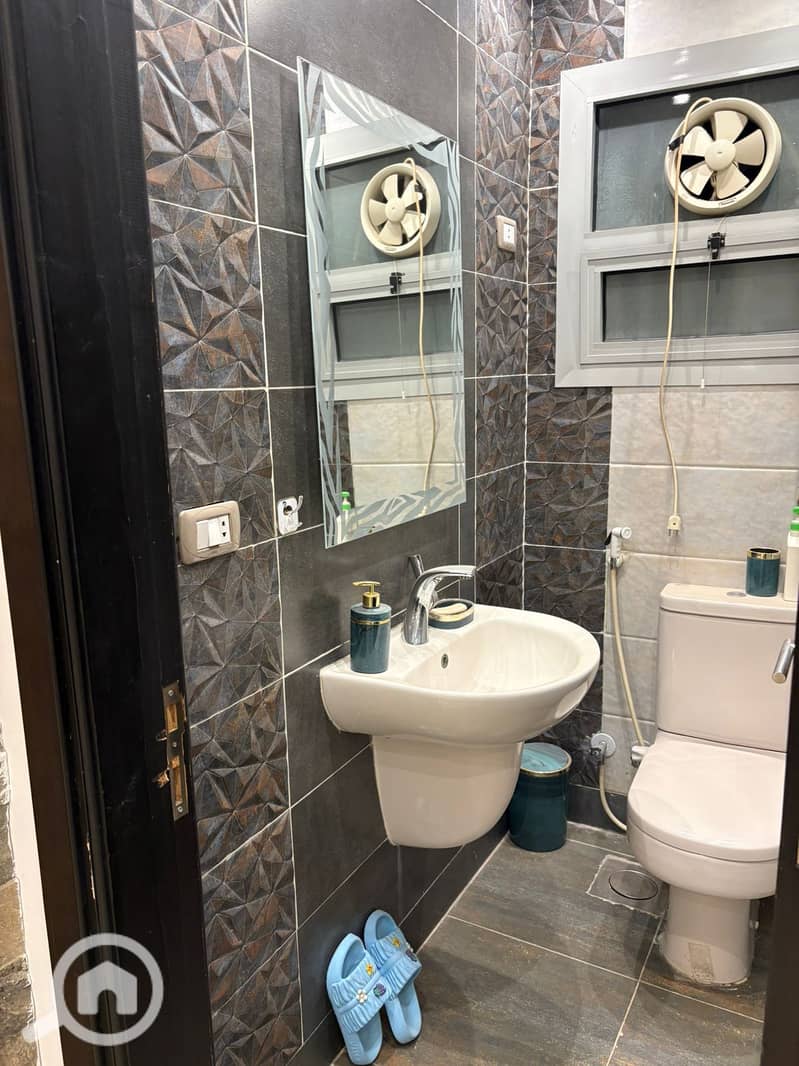 5 2fa67a4d-fcd7-42d7-a8b8-2dadd5e5533f. jpeg