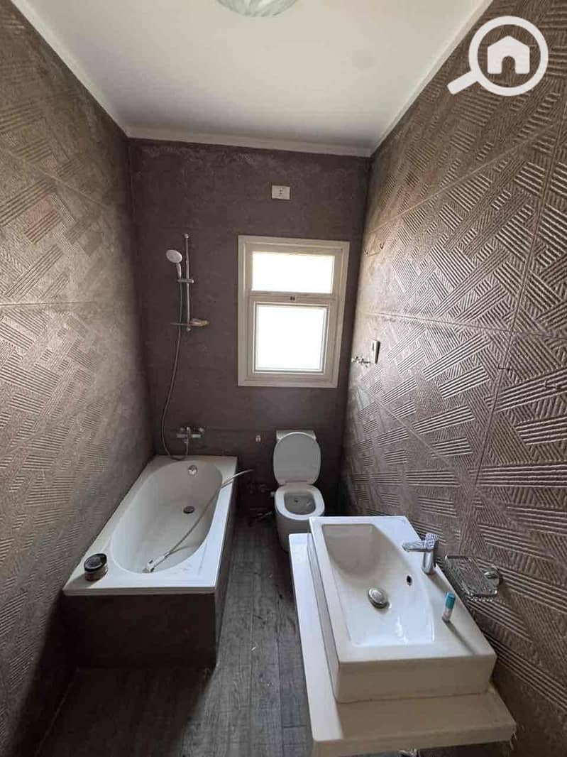 5 9b42b070-6e33-482d-a64a-eb2ecb1d7632. jpg