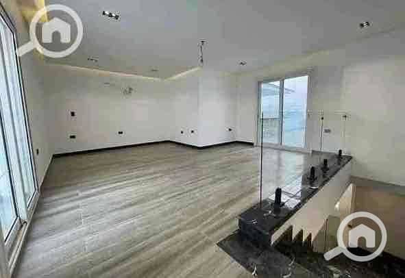 4 6b892123-7df1-45e7-842f-bd9cb2b8bd80. jpg