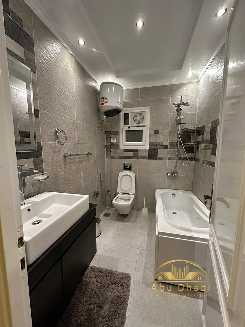 12 16573e3f-75b6-4477-a3fc-387724b8ee32. jpg