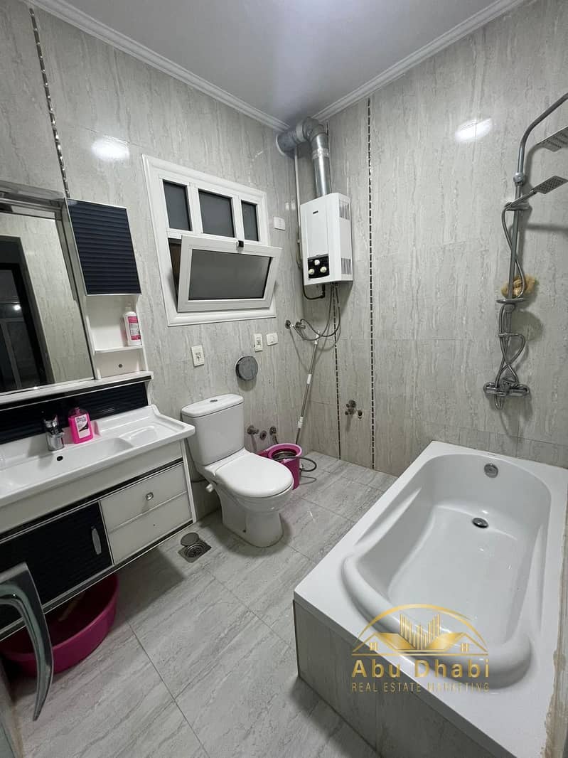 4 131b293d-2cdb-4187-9ff5-4fb98755cfc8. jpg