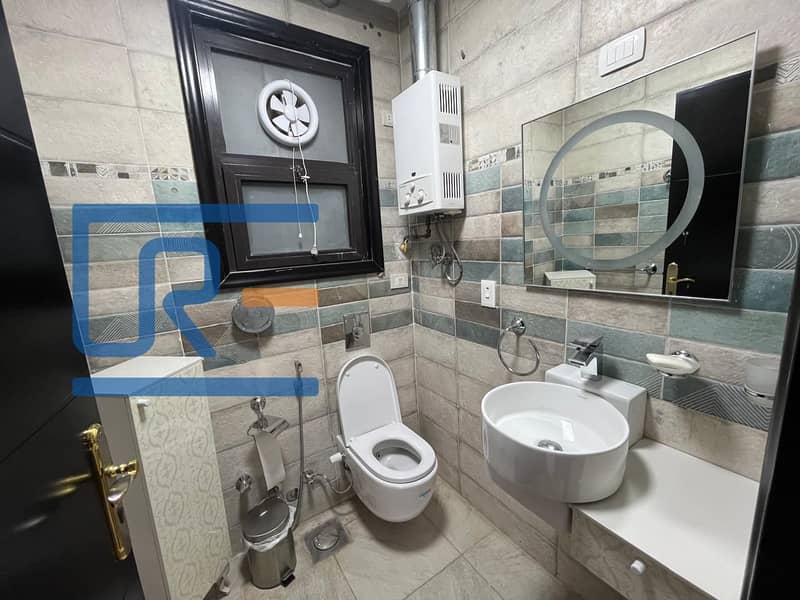 4 8ff6284e-15fb-4574-b258-15e472d60db9. jpg