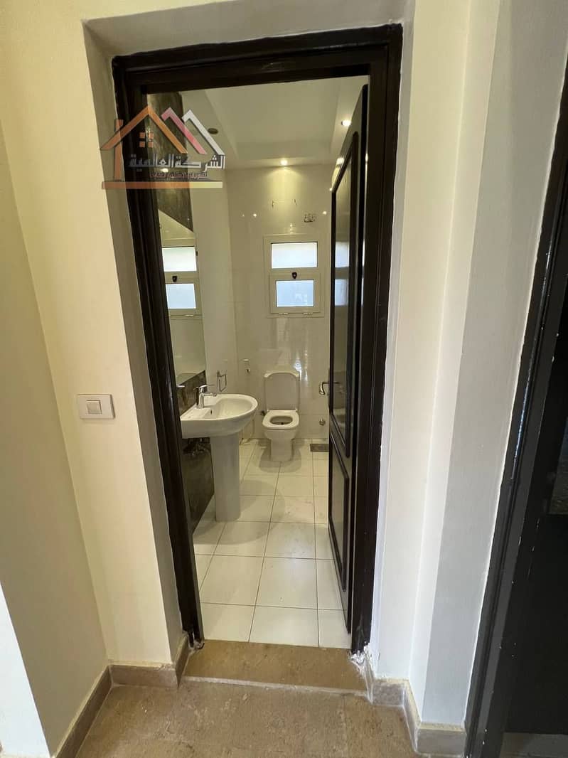 3 02fc0f56-868f-4c13-b561-ee1aeca18546. jpg