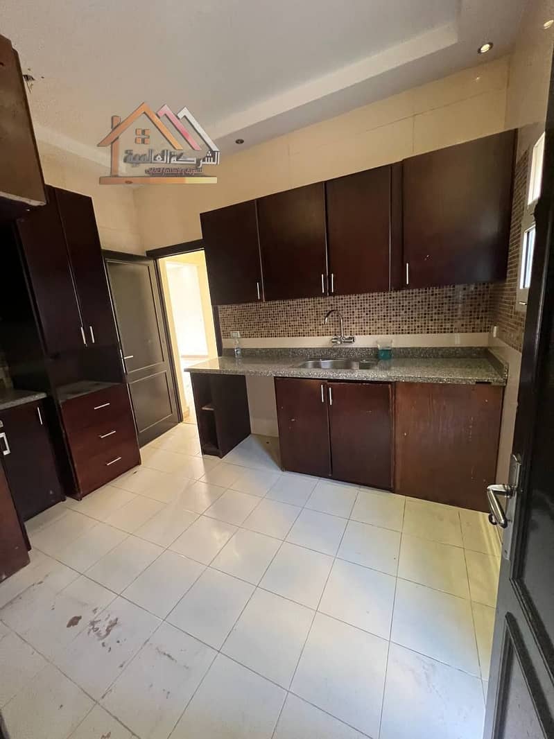 9 155e3796-8ab9-428b-960a-bd649b38659c. jpg