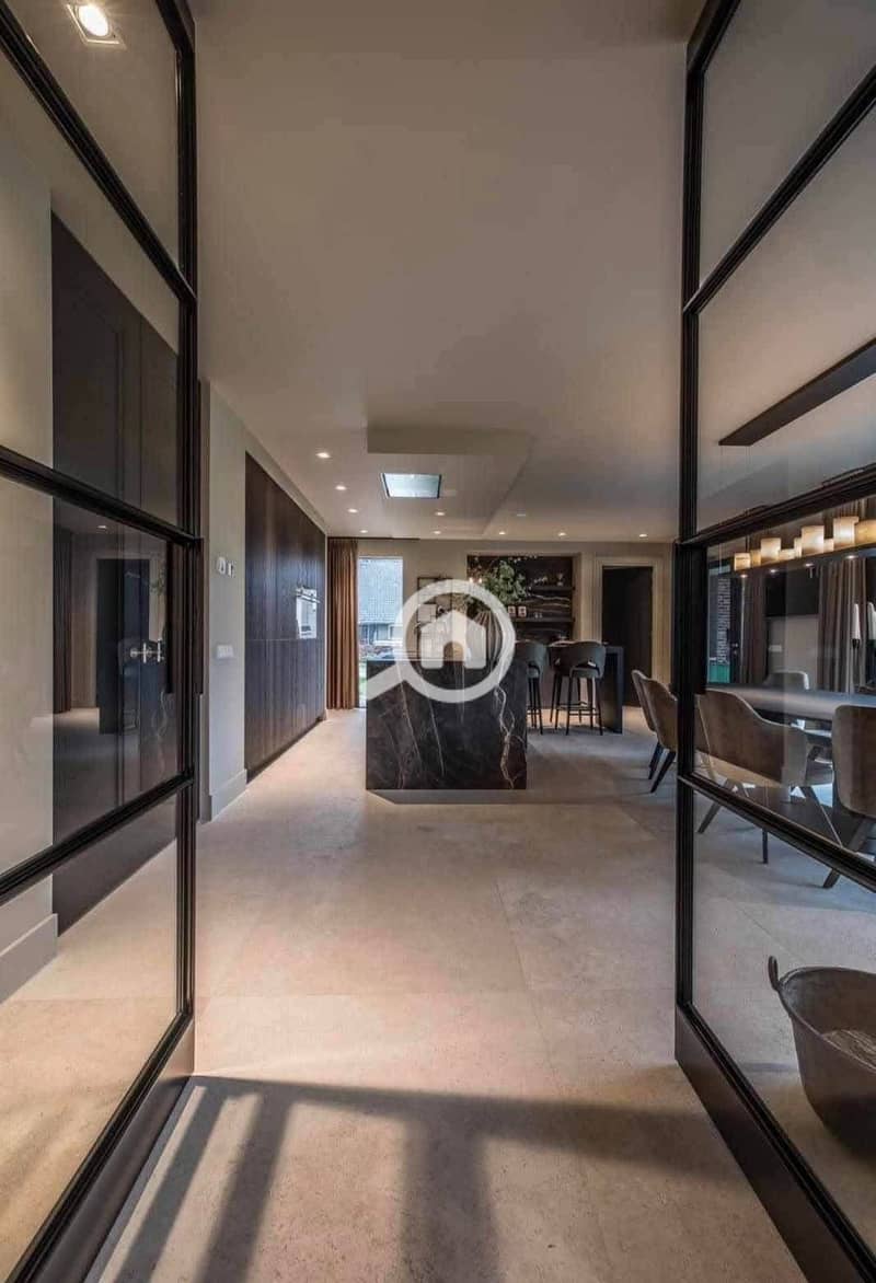 6 661e562d-9cc0-4a42-8490-7c8846aa5f3a. jpg