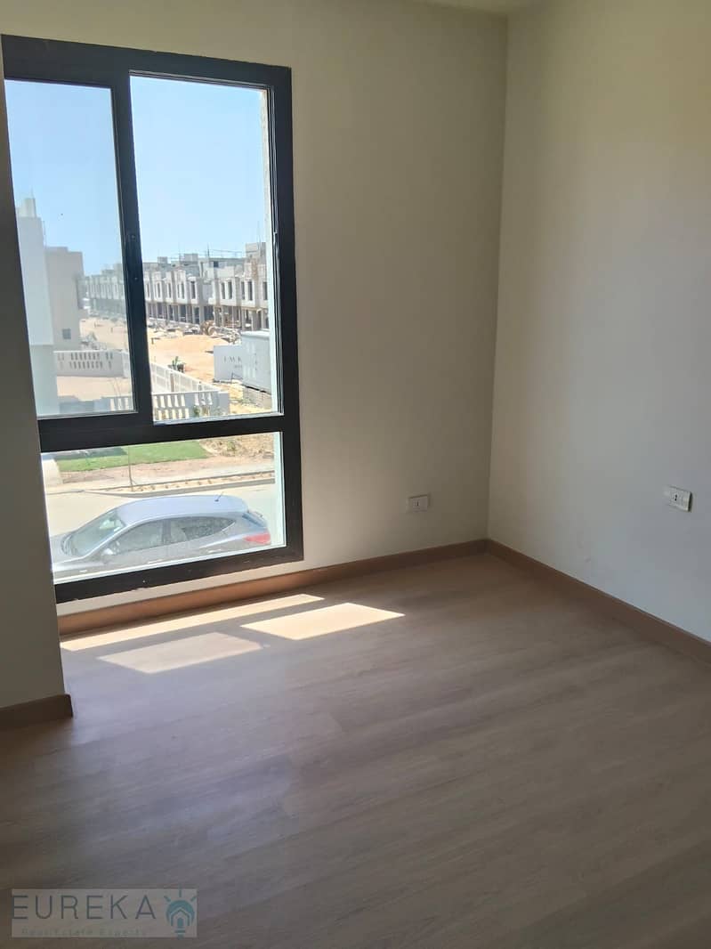 2 0cfadf29-51e4-47d5-a305-3a099b2b2172. jpg