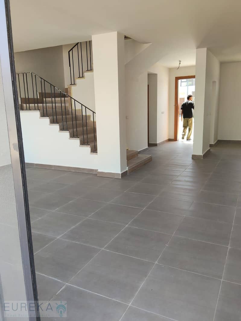 8 86ead9b4-88d3-462d-9ea6-cbe7438393bb. jpg