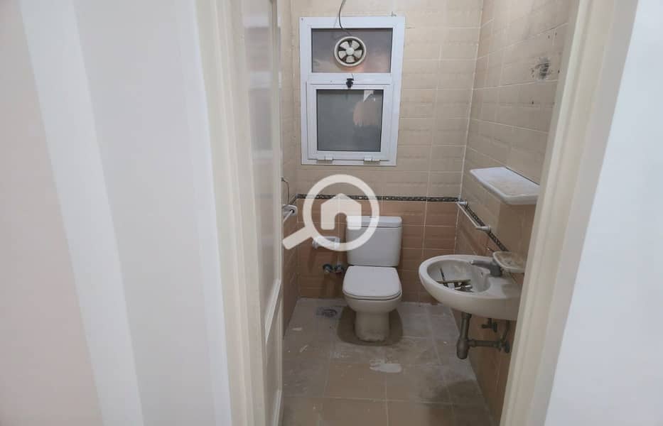 10 4b2e5e2d-5cd7-43a4-aeed-41afbc153f2a. jpg