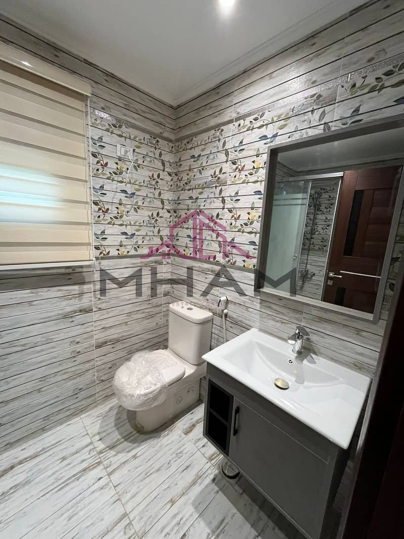 8 ef6b4a72-0184-4f02-a0e9-066d51235316. jpg