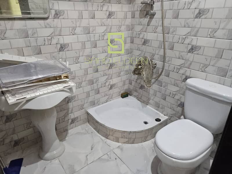 4 5921c67e-7e59-4bd0-8c64-ac14b261a0c8. jpg