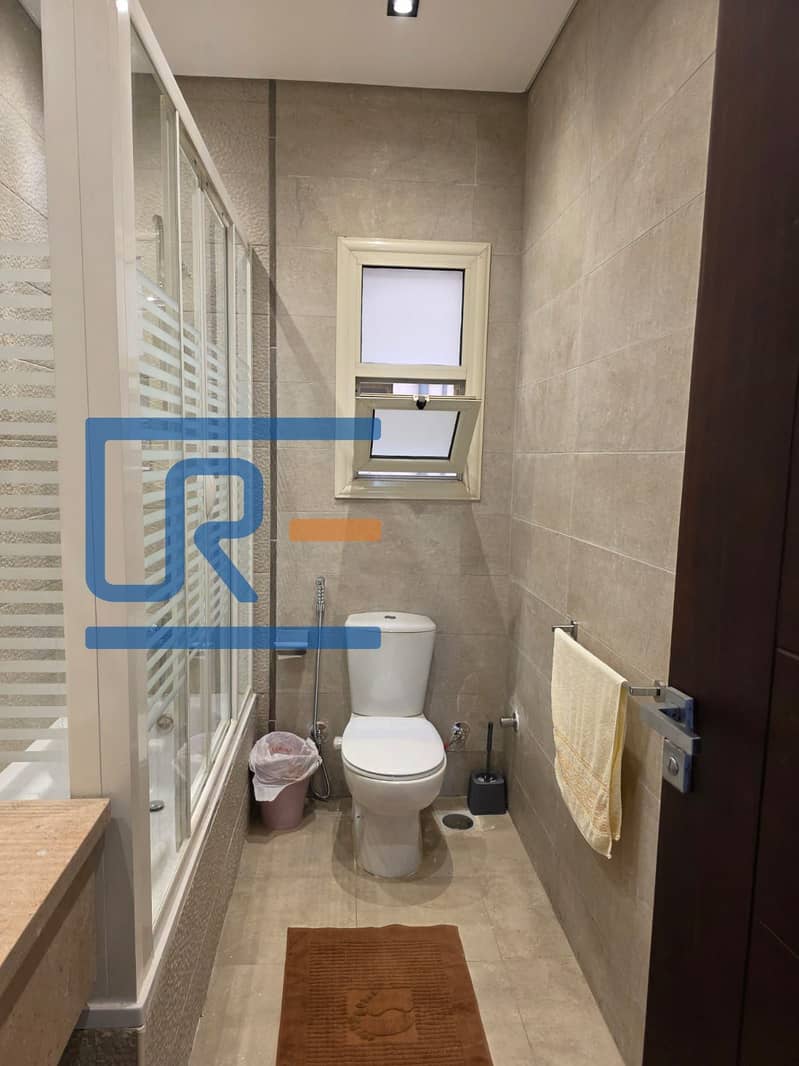 4 7df16fee-6e8d-4d18-a19a-381af3af8a86. jpg