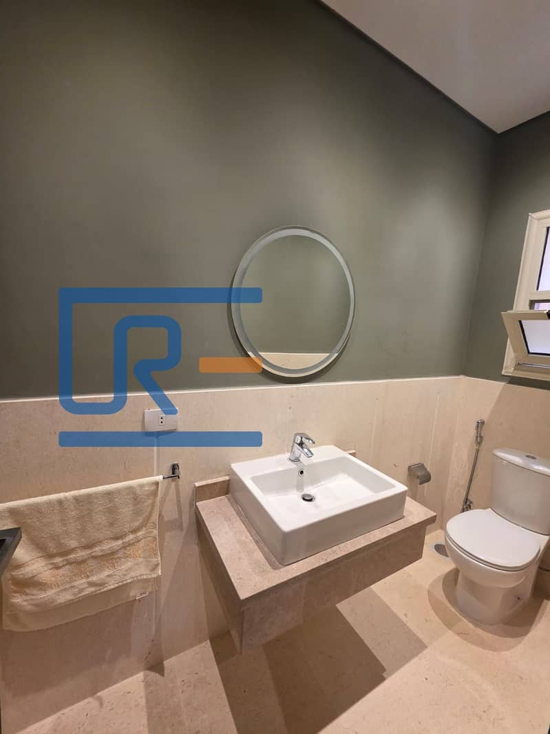 8 56066c49-769b-465e-a1b3-5d6d6a30509d. jpg