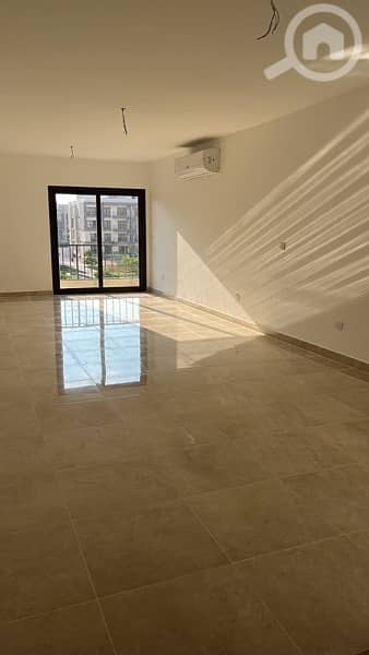 Apartment 195m for rent in fifth square المراسم بالمطبخ و التكيفات