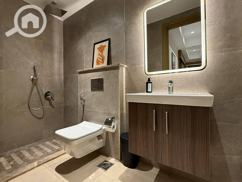 15 c8a9113d-2a50-4df5-96d9-12e599e32b27. jpg