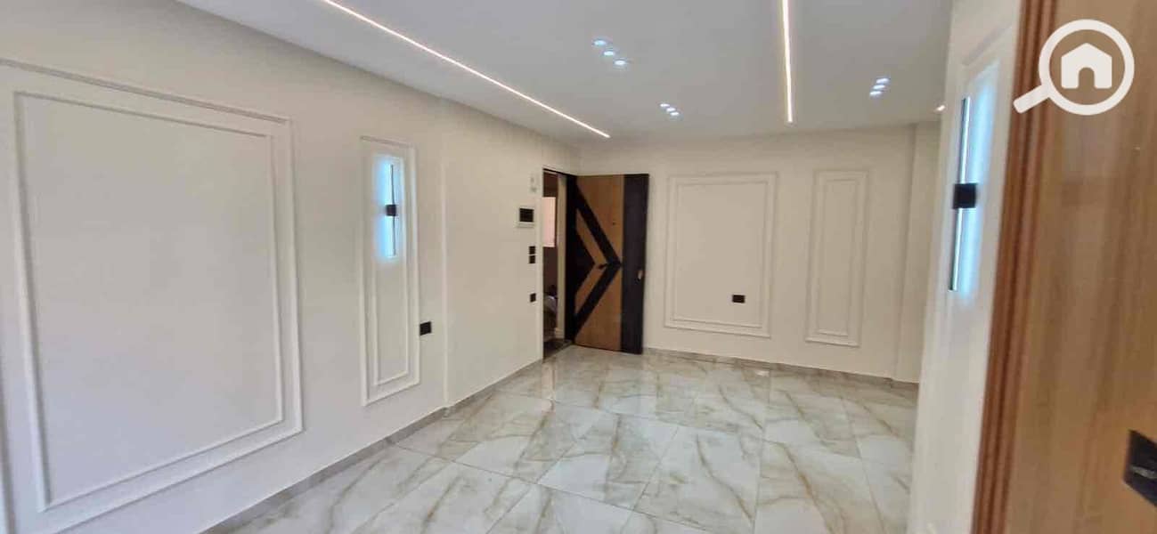 8 b704e121-b449-48ca-9a87-76a52bef7b4d. jpg