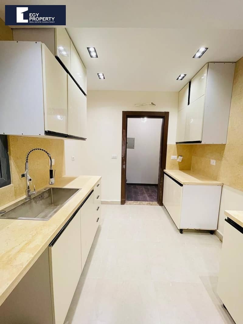 14 3f5b309a-bc94-42e8-8249-8d9db6e42ee2. jpeg