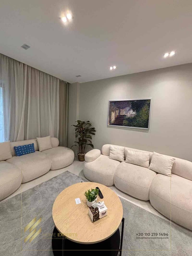 4 8596e0fd-585f-49d5-8658-20419f7d56ef. jpg