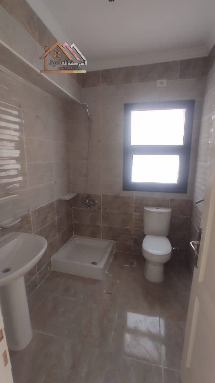 7 f27dc0b6-45d1-402e-822f-a5aba55dfc22. jpg