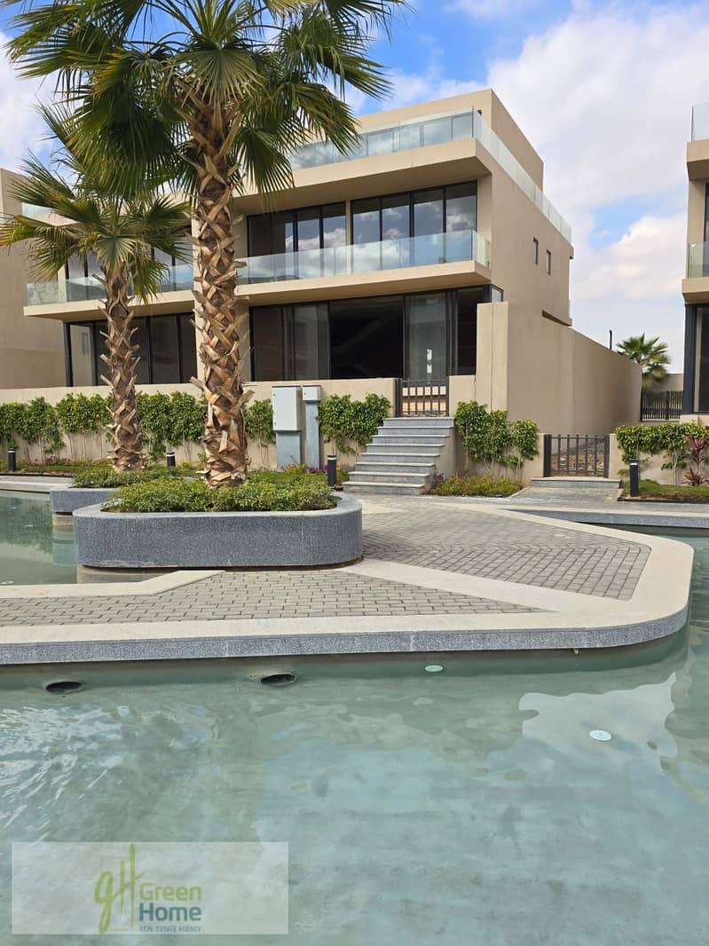 9 e51d4e92-401b-4b1e-b927-e1a11f9b0741. jpg