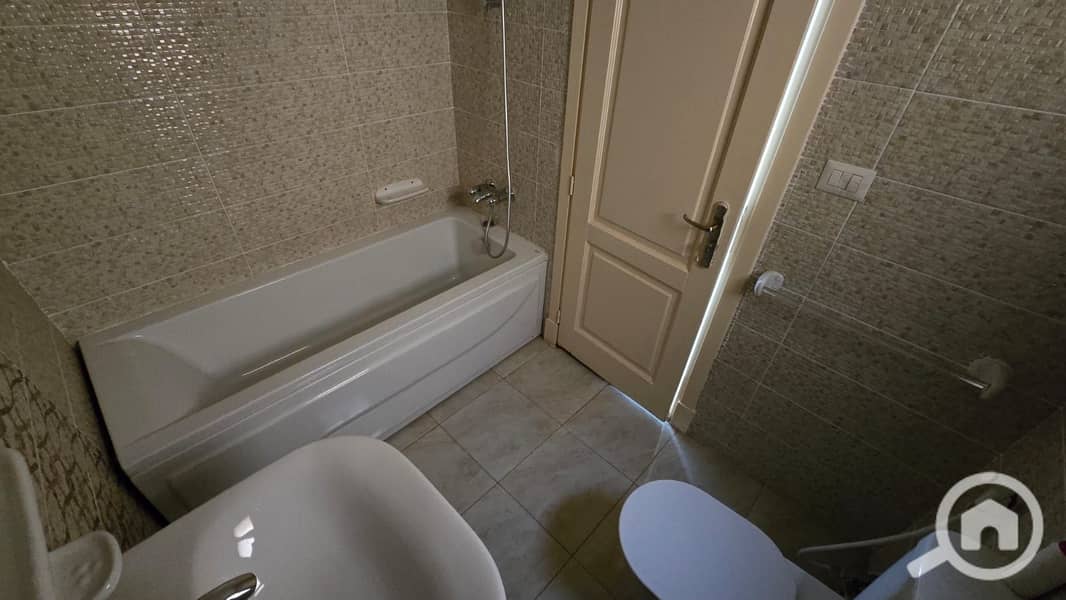 14 250d9397-f2ce-415a-990b-090e798eb02d. jpeg