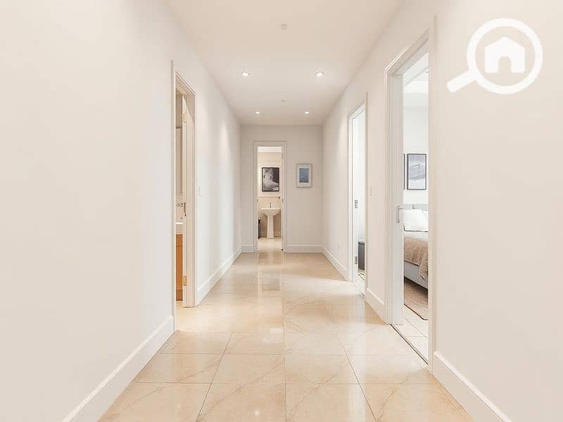 7 A well-lit, professional photograph of a clean . . . . png