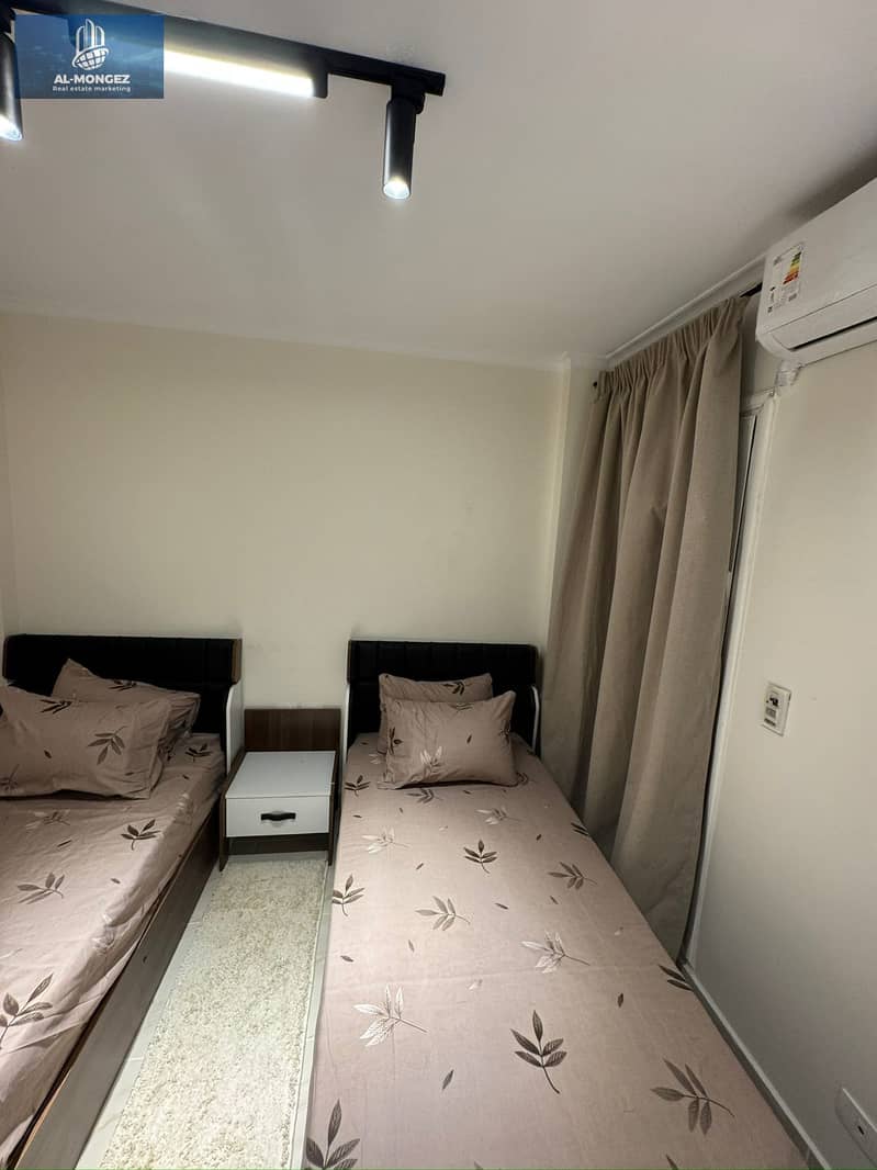 9 379b8d70-b494-4cc3-8b00-c0ae55bf5c4a. jpg