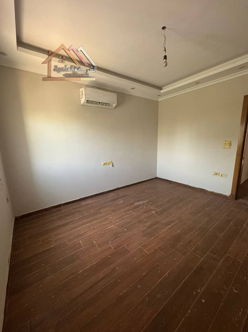 12 cb40ac7f-25eb-4115-accb-b5e47fcdb8a6. jpg