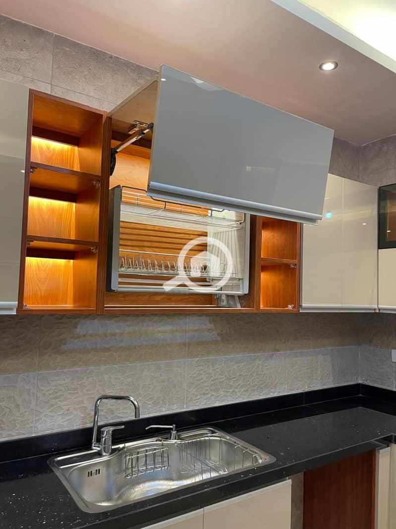 10 ca72ce47-5c48-4fa8-810f-37e788883328. jpg