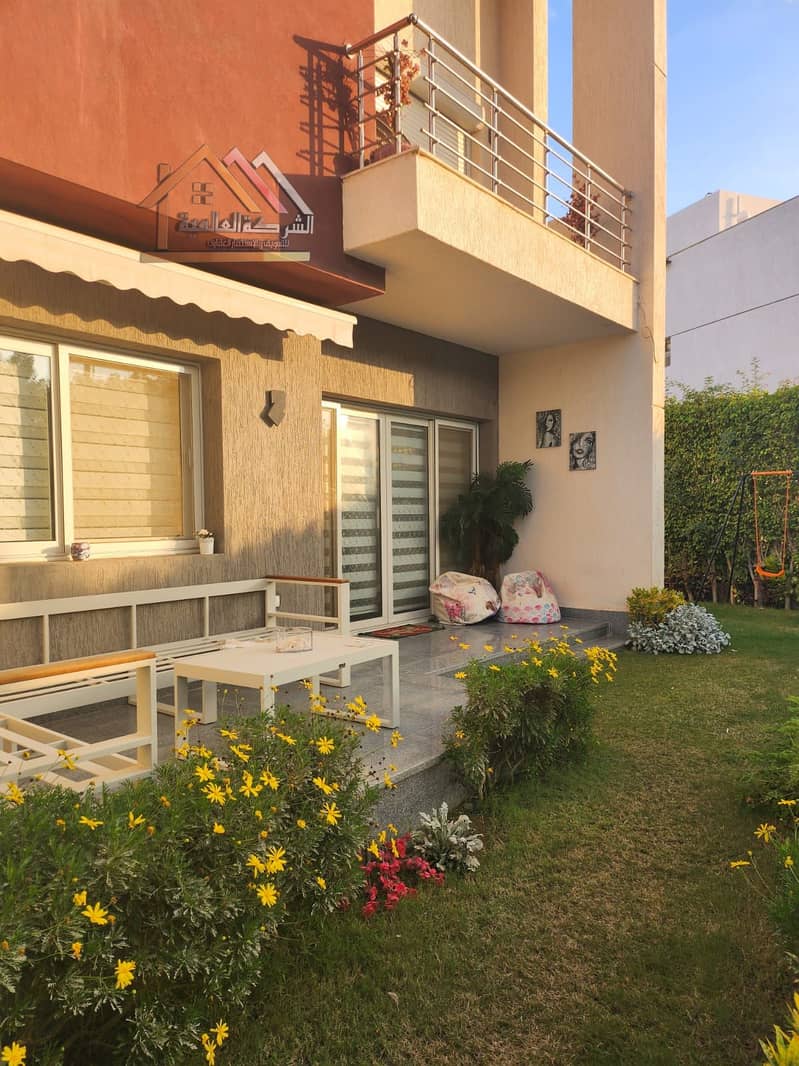 10 f90a52b6-d739-4e1f-8f2a-33a261c58ee8. jpg