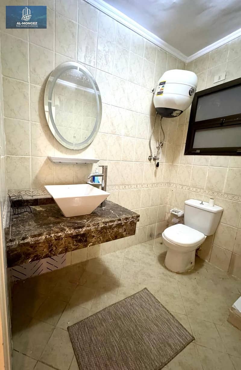 8 b982f597-e917-4a36-a734-7bdae72b530b. jpg