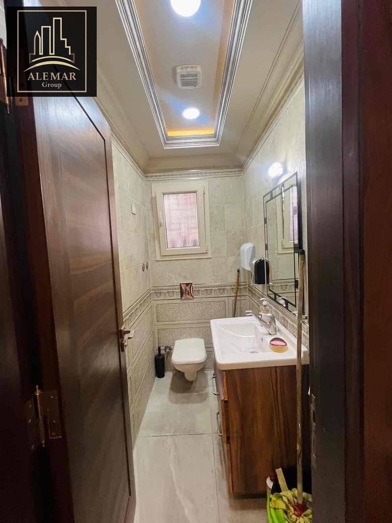 4 0b95e74e-f58d-4c89-80a0-f583050e61bf. jpg