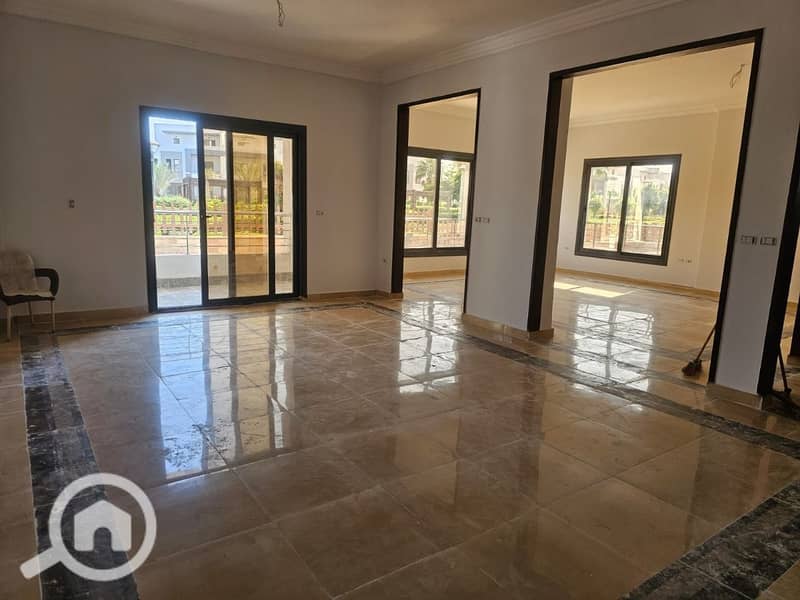 4 bc593208-0a57-465a-bc3e-8076e38afb7f. jpg