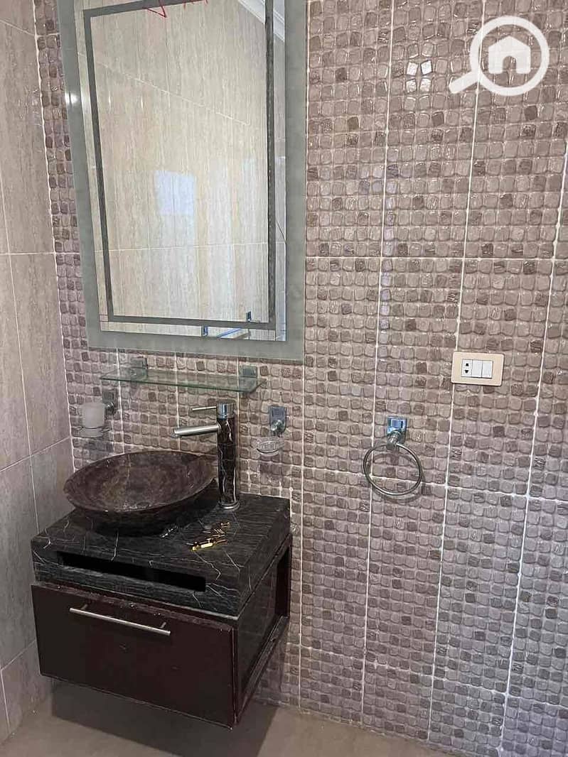 9 981892ff-a11d-40f0-a30d-ed8f7006b825. jpg