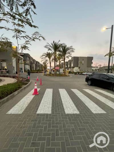 4 Bedroom Twin House for Sale in Sheikh Zayed, Giza - 471476029_2022580328218807_9017481513627180225_n. jpg