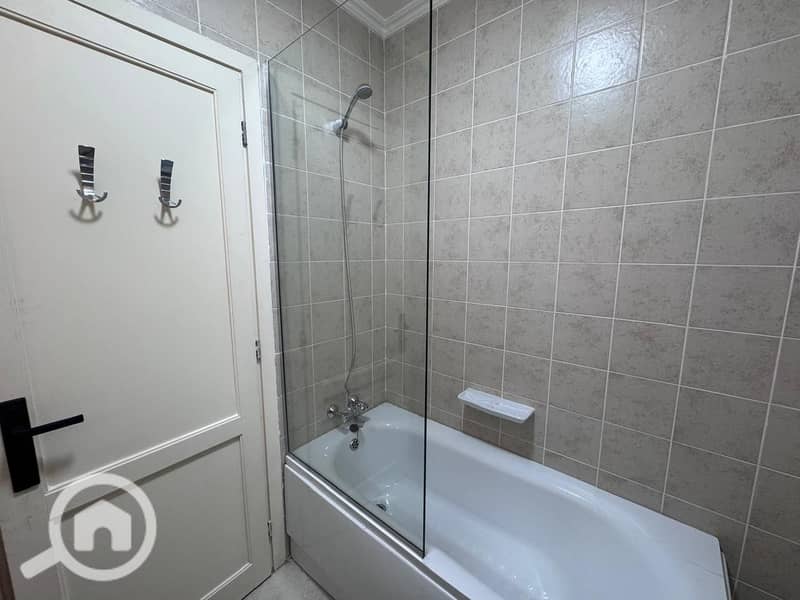 8 170f84b1-73e5-46b6-9987-8d89451b533f. jpeg