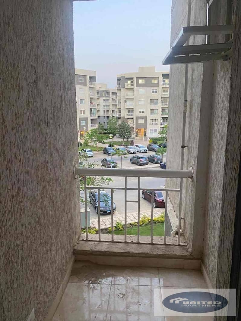 12 929a8d1d-c63f-4187-b88f-1a61e7a0ee0a. jpg