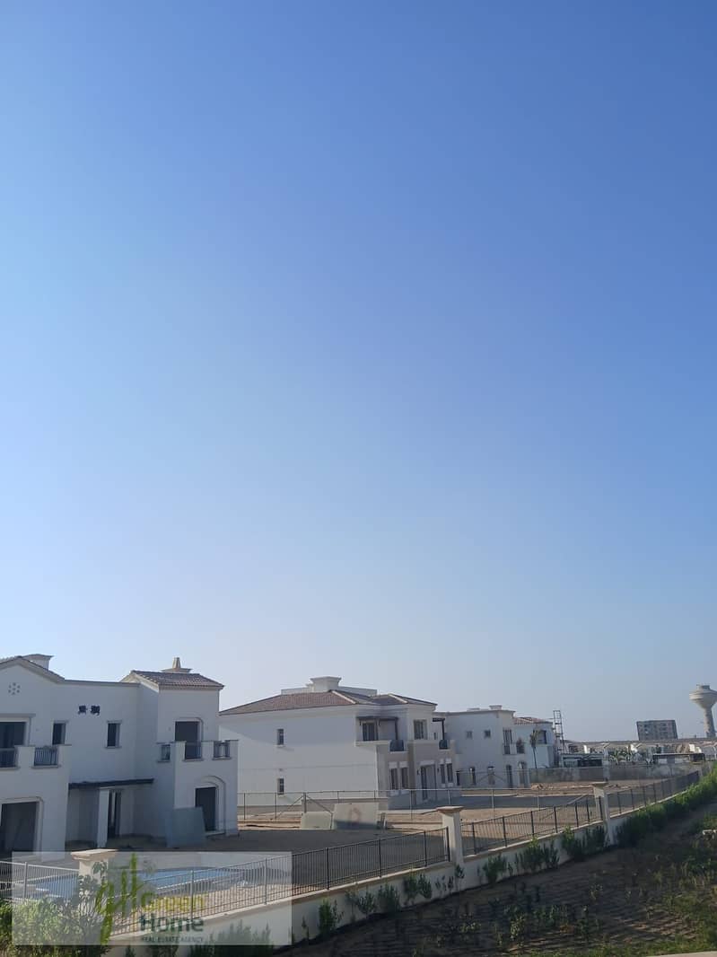 15 48f9bd74-6137-48d9-8bb0-dfa169d1d28f. jpg