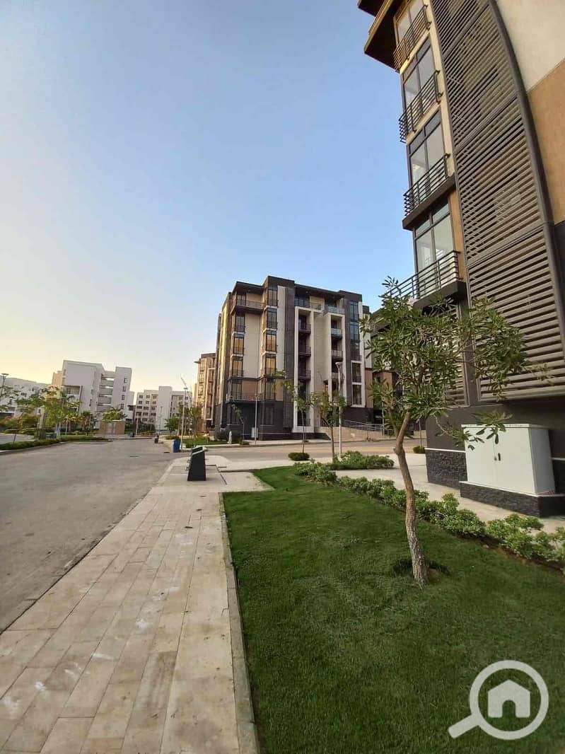 8 e8f8aeaf-2782-4f93-aaa1-c7805888a80f. jpg