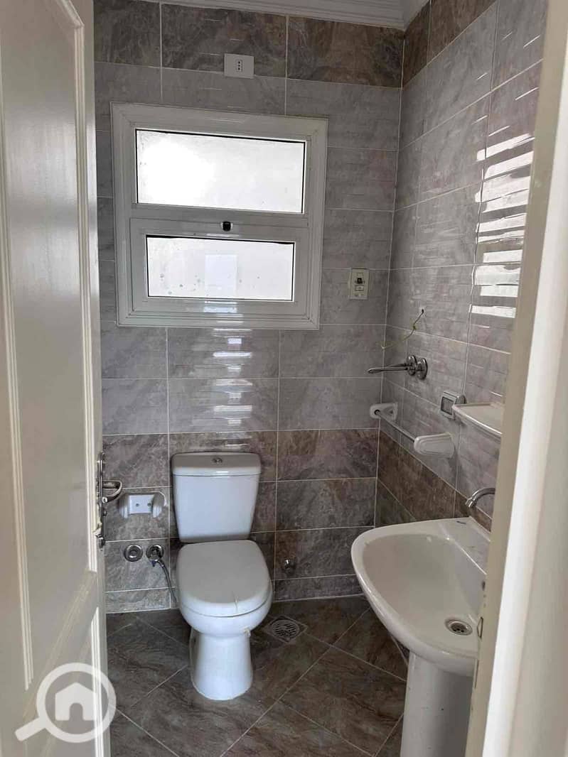 7 486d8dfb-3f68-4bba-ad01-595e2125c028. jpg