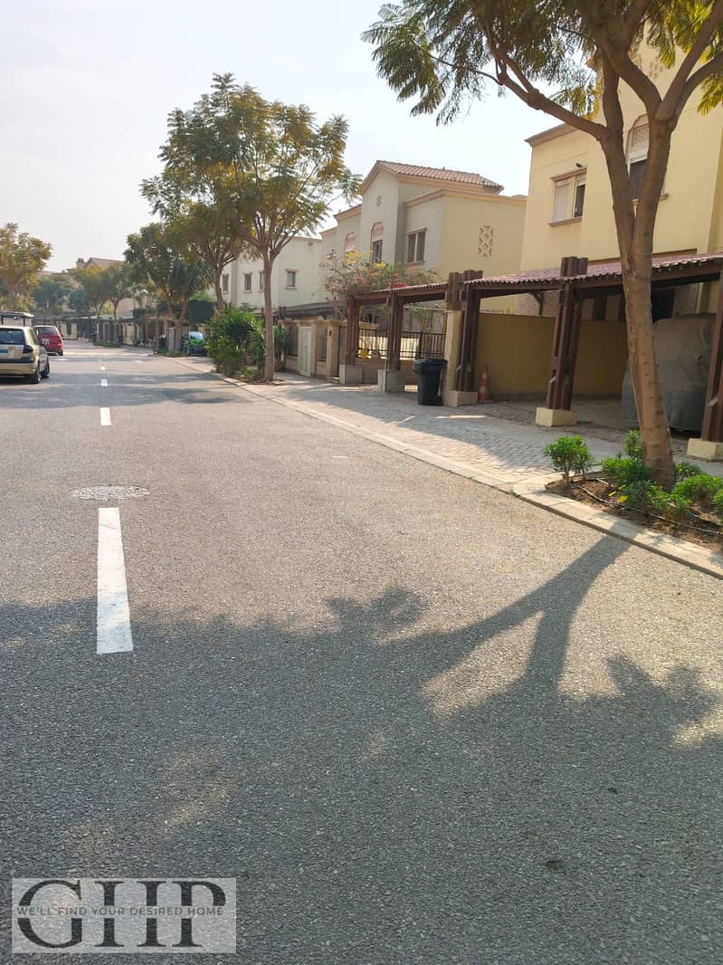 4 1f2f4673-ebbd-477c-b3a3-e70cdf7bbd59. jpg