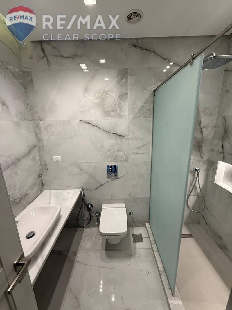 4 2defe13b-6a9e-43ea-933b-9c7716028ad7. jpg