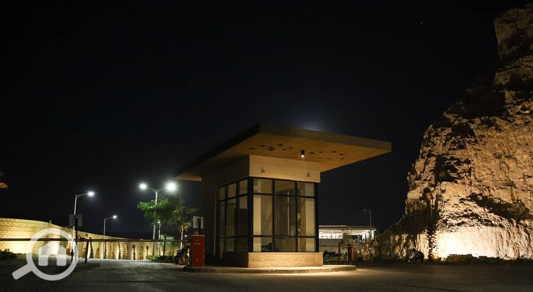 5 b80856bc-a81b-4cd1-ab52-95ae6e26eb09. jpeg