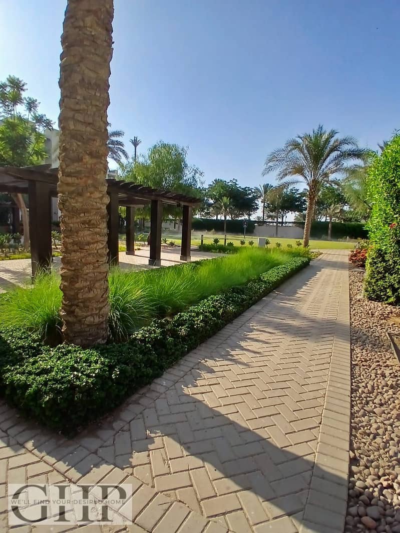 4 37bb67c7-f1bc-455f-86ff-afa030d32491. jpg