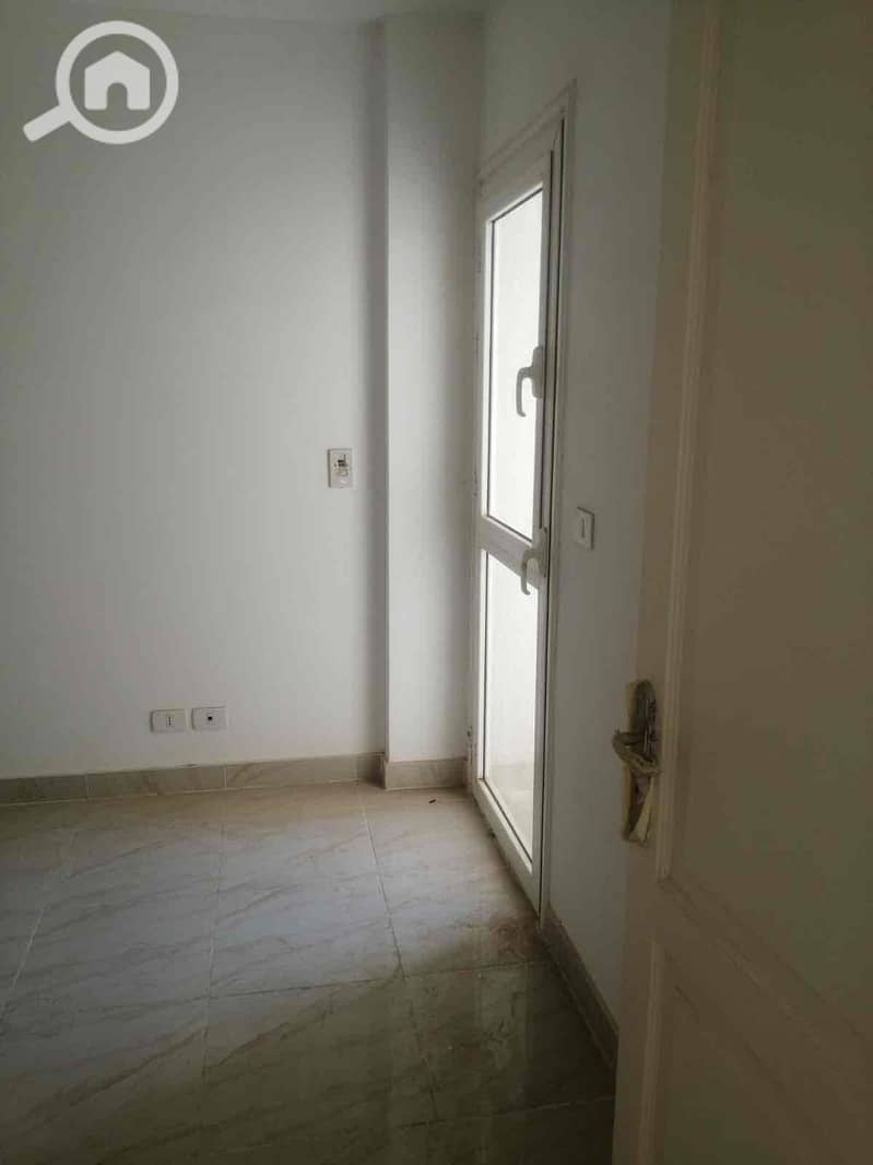 3 4ef7a32d-f48c-44e7-a59a-d9b69e19d557. jpg