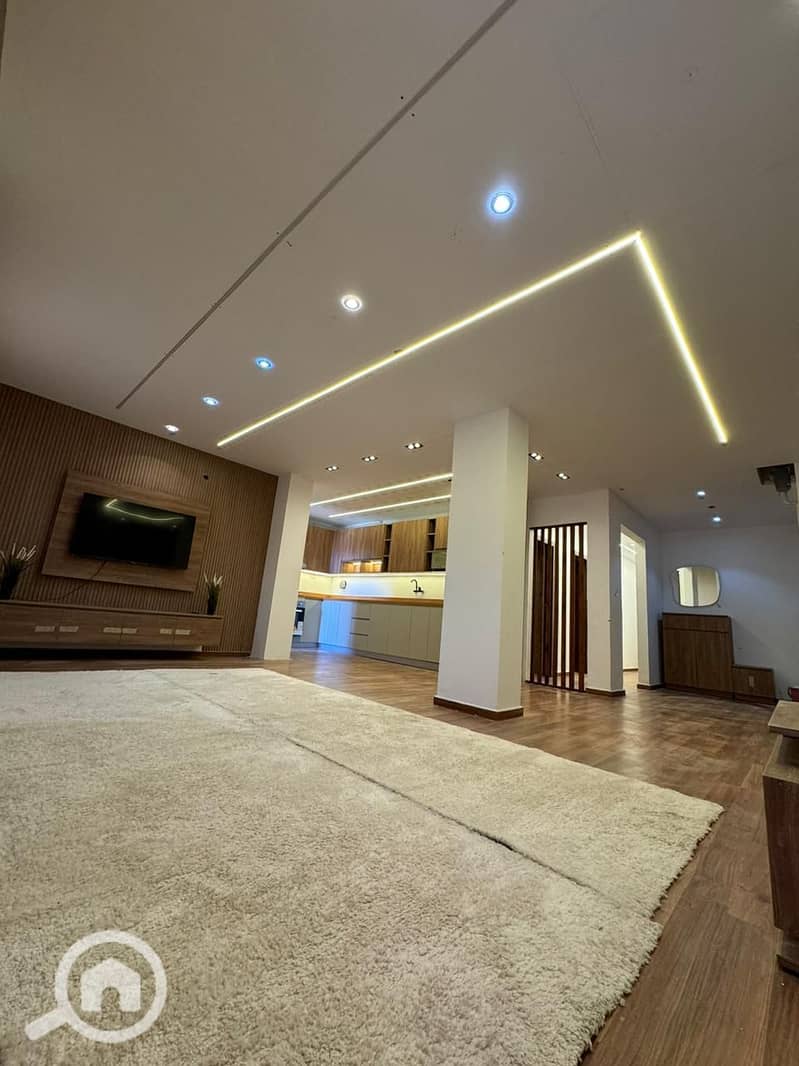 2 2456437e-2548-4ed0-a5b3-bb04464eeb7a. jpeg