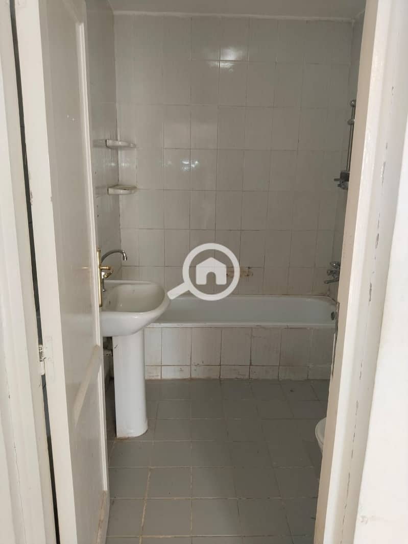 8 5abf1bbb-c23f-4e50-aeeb-3983a43307c5. jpeg