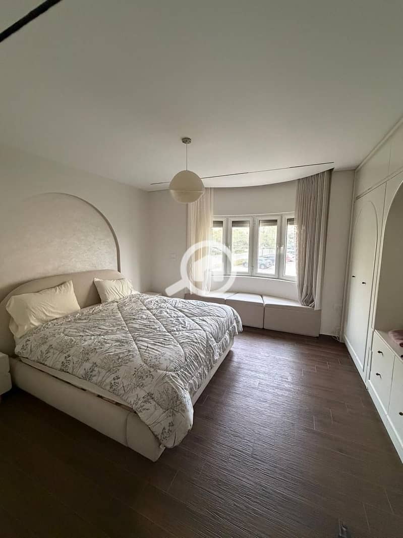 4 5db92cf2-5ad5-4211-92f0-9ffb33a9a905. JPG