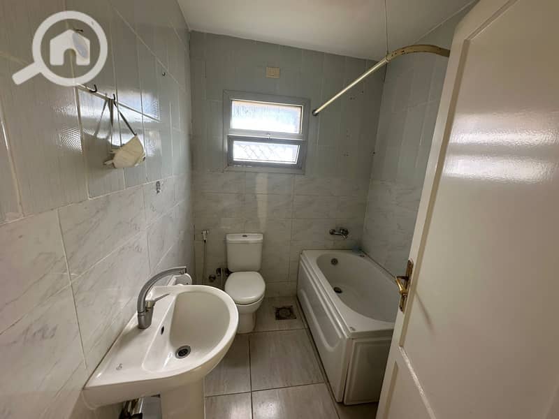 9 054c9339-88f2-4a45-8276-163caf8d60b1. jpeg