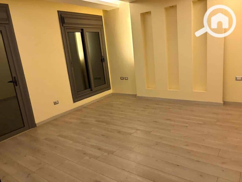 10 155ce46d-32bd-449c-a699-ce156ffb57fa. jpg